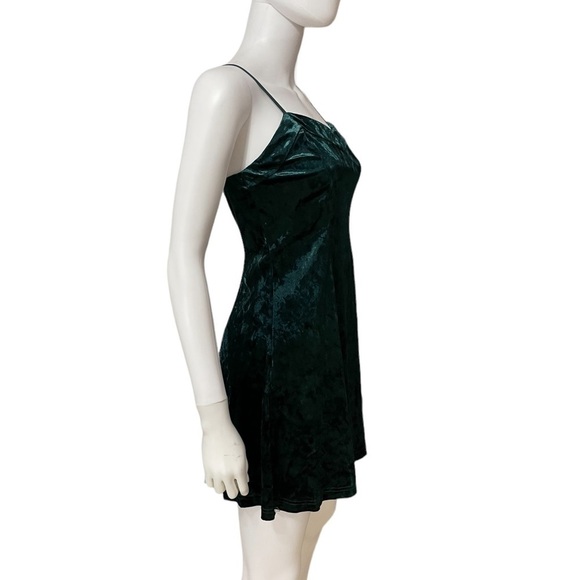 Forever 21 Green Velvet Dress - Picture 5 of 9